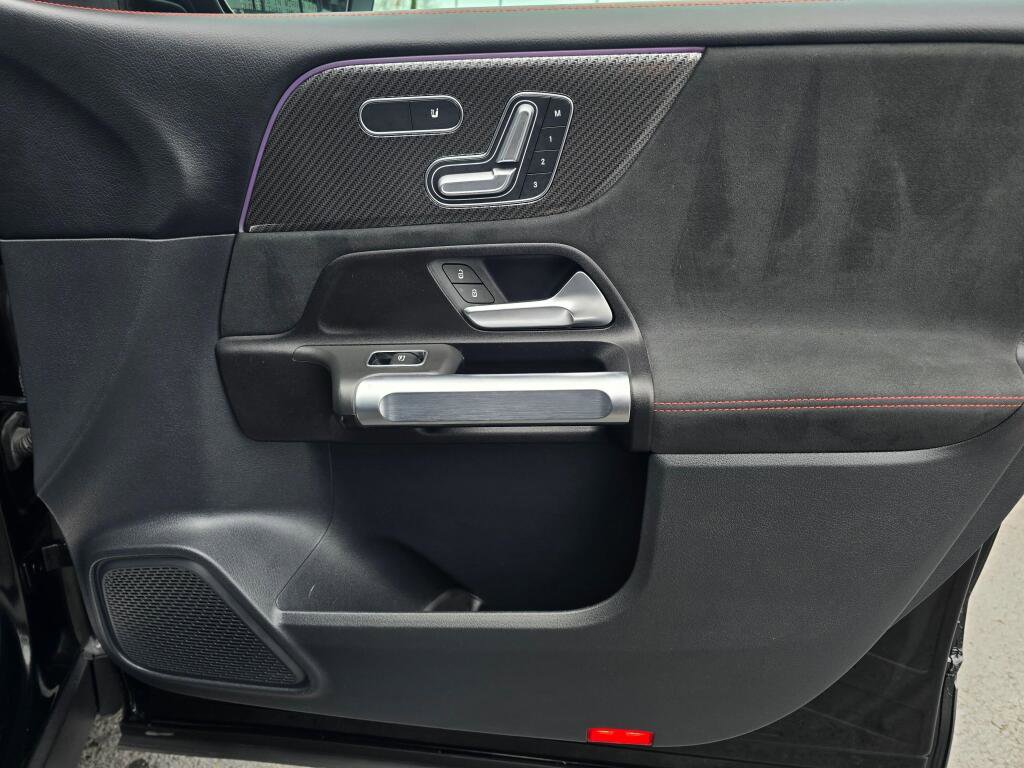 Used 2022 Mercedes-Benz GLB 35 AMG 4MATIC image 27