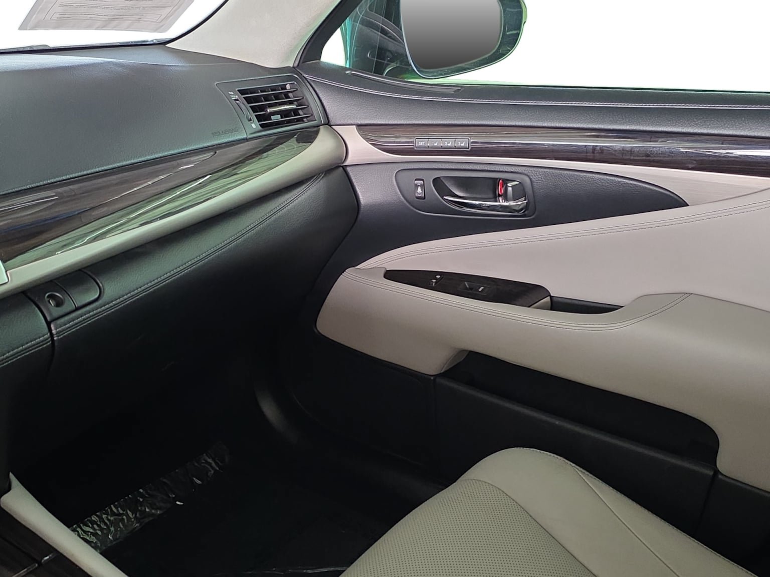 Used 2014 Lexus LS 460 w/ Comfort Package RWD image 21