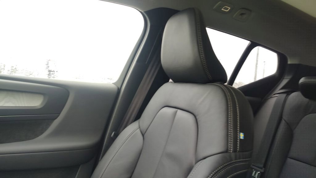 New 2026 Volvo XC40 B5 Plus w/ Climate Package image 24