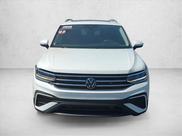 Used 2023 Volkswagen Tiguan SE w/ Panoramic Sunroof Package FWD image 2