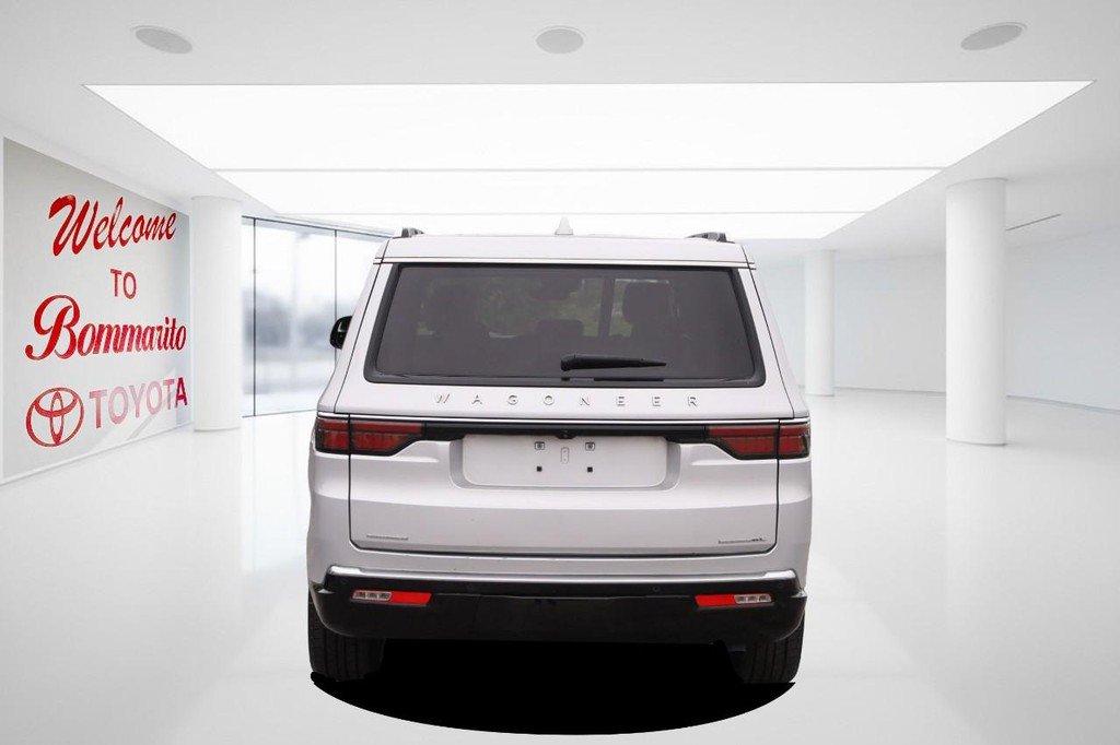 Used 2023 Jeep Wagoneer L Series II AWD/4WD image 6