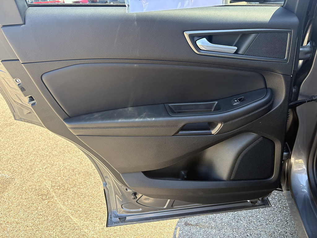 Used 2022 Ford Edge SE AWD/4WD image 16