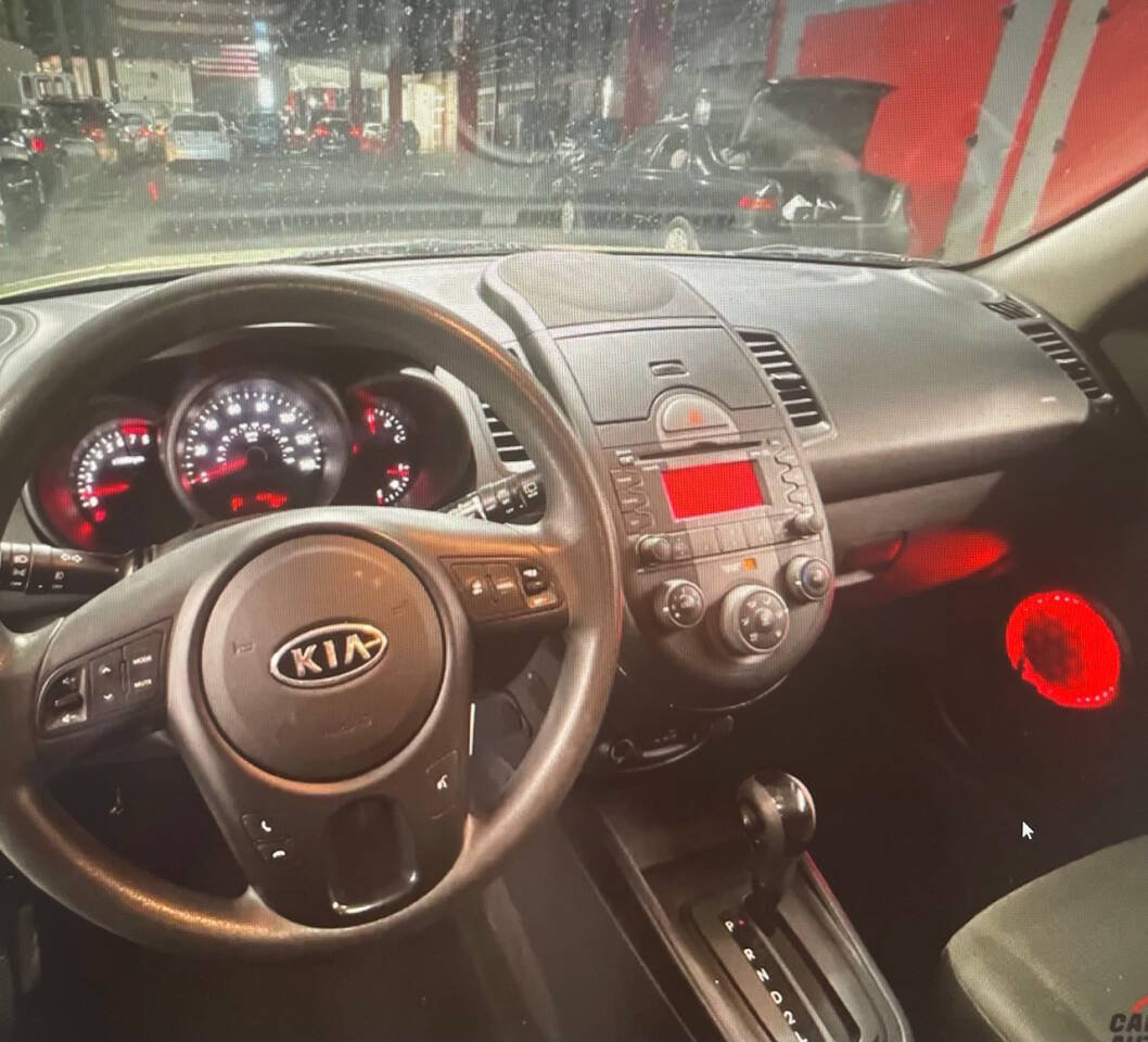 Used 2010 Kia Soul + w/ Audio Pkg FWD image 4