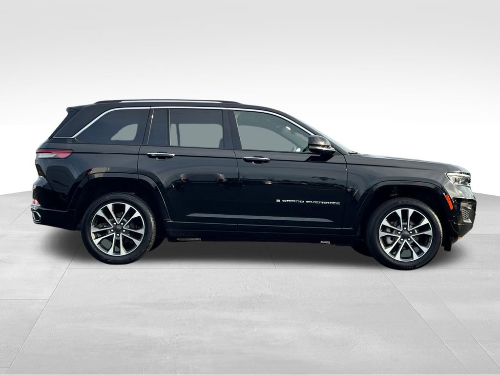 Used 2023 Jeep Grand Cherokee Overland w/ Luxury Tech Group IV AWD/4WD image 8