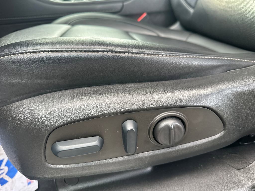 Used 2022 GMC Acadia SLT w/ Trailering Package image 4