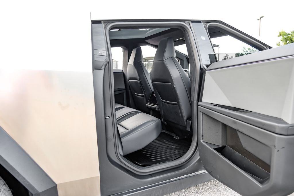 Used 2024 Tesla Cybertruck AWD Crew Cab image 42
