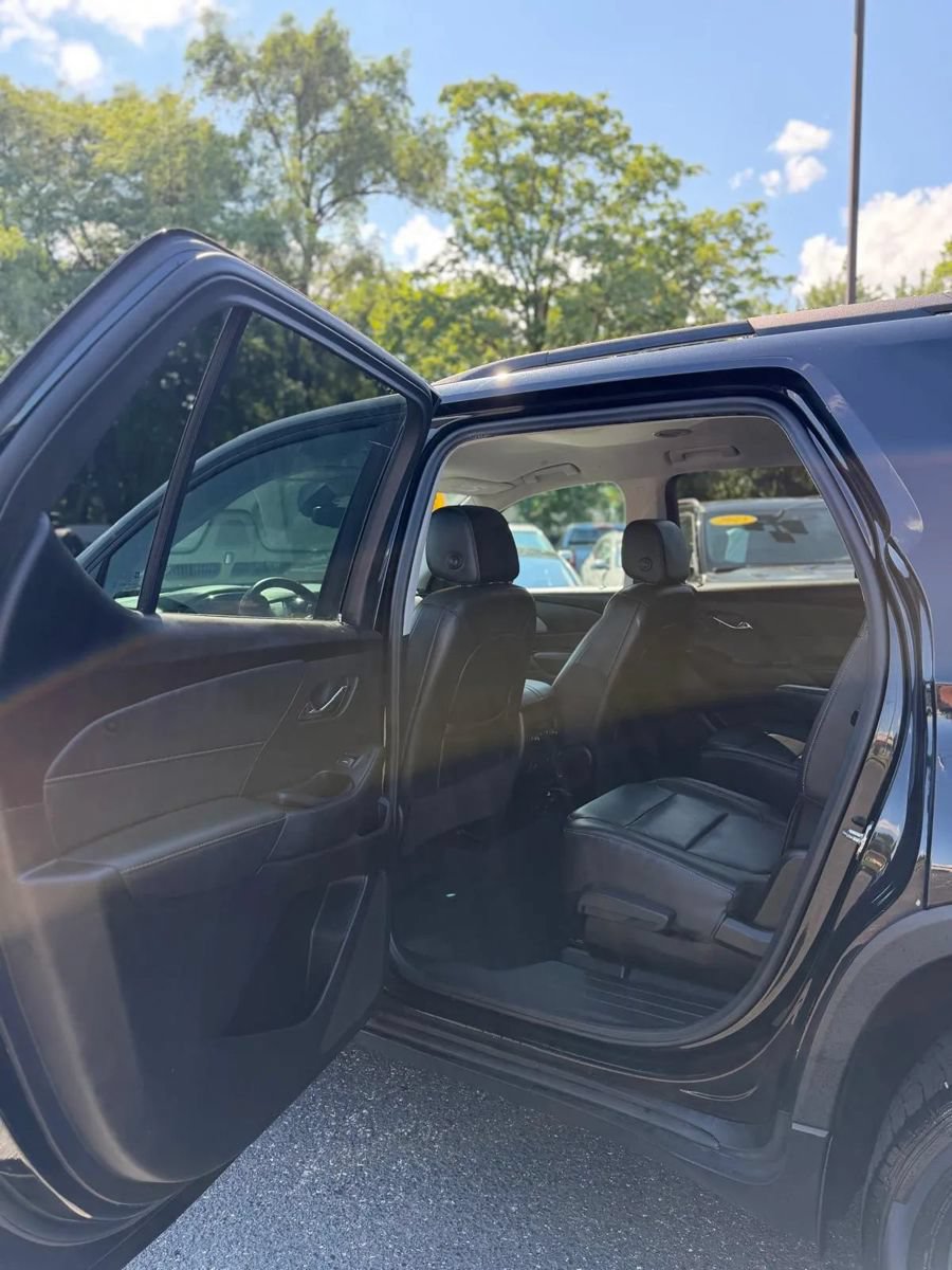 Used 2021 Chevrolet Traverse RS FWD image 10