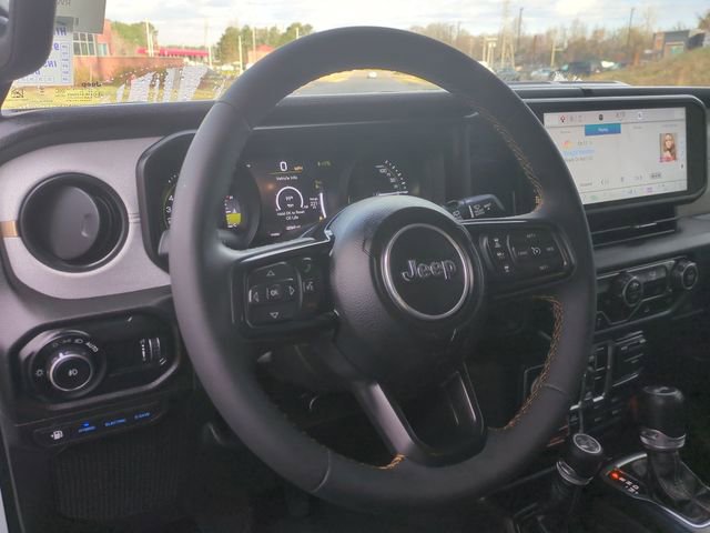 Used 2024 Jeep Wrangler Unlimited image 31
