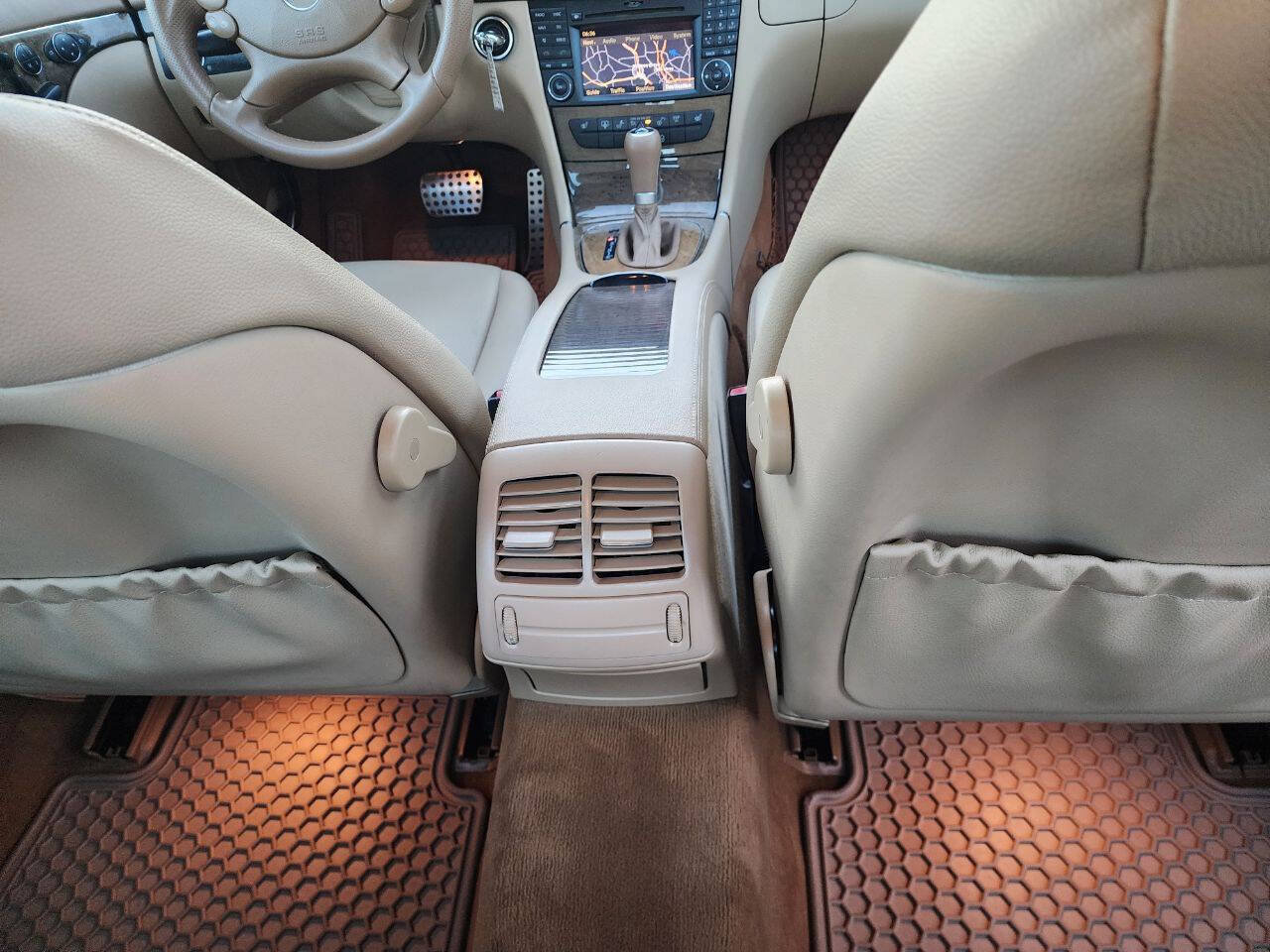 Used 2009 Mercedes-Benz E 350 Sedan image 29