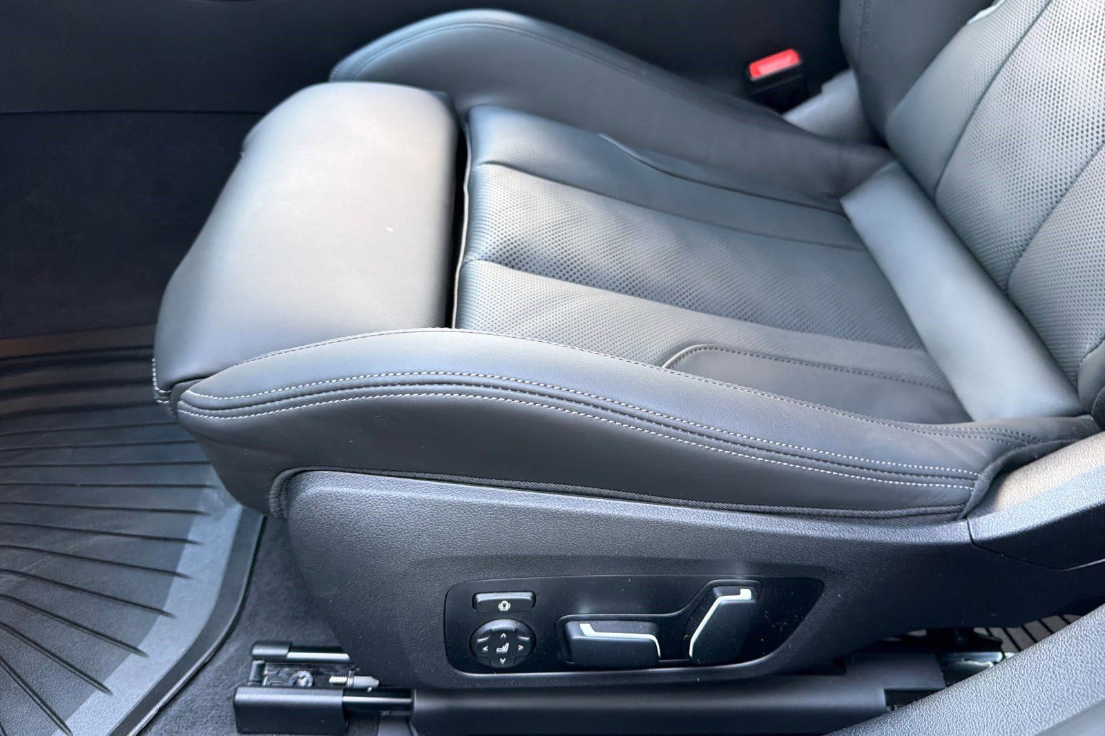 Used 2025 BMW M3 Competition w/ M Carbon Exterior Package image 14