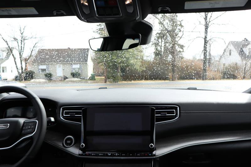 Used 2024 Jeep Wagoneer L Series II w/ Convenience Group I image 15