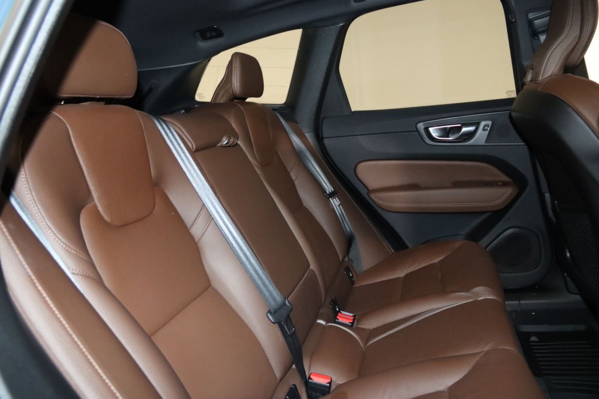 Used 2022 Volvo XC60 B5 Momentum w/ Advanced Package AWD/4WD image 60