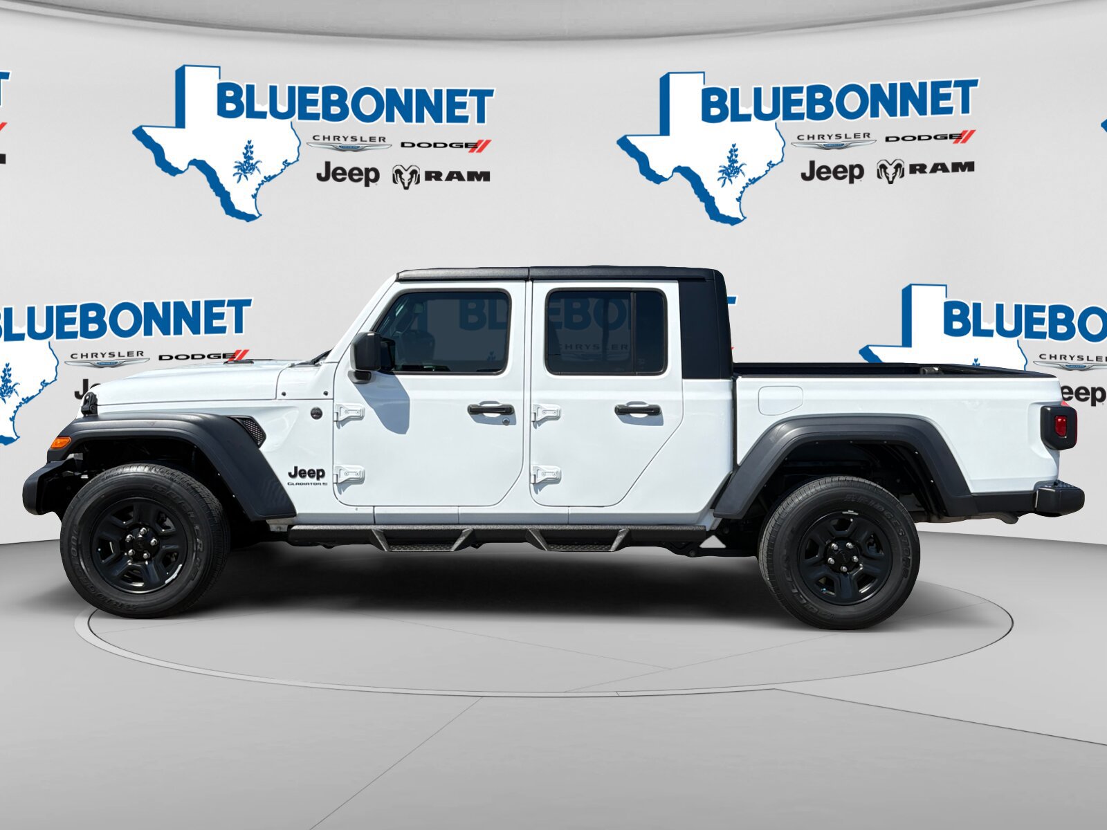 Used 2024 Jeep Gladiator Sport AWD/4WD image 8