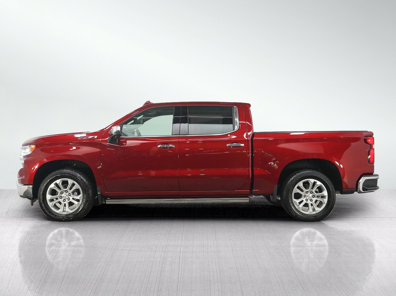 Used 2024 Chevrolet Silverado 1500 LTZ AWD/4WD image 2