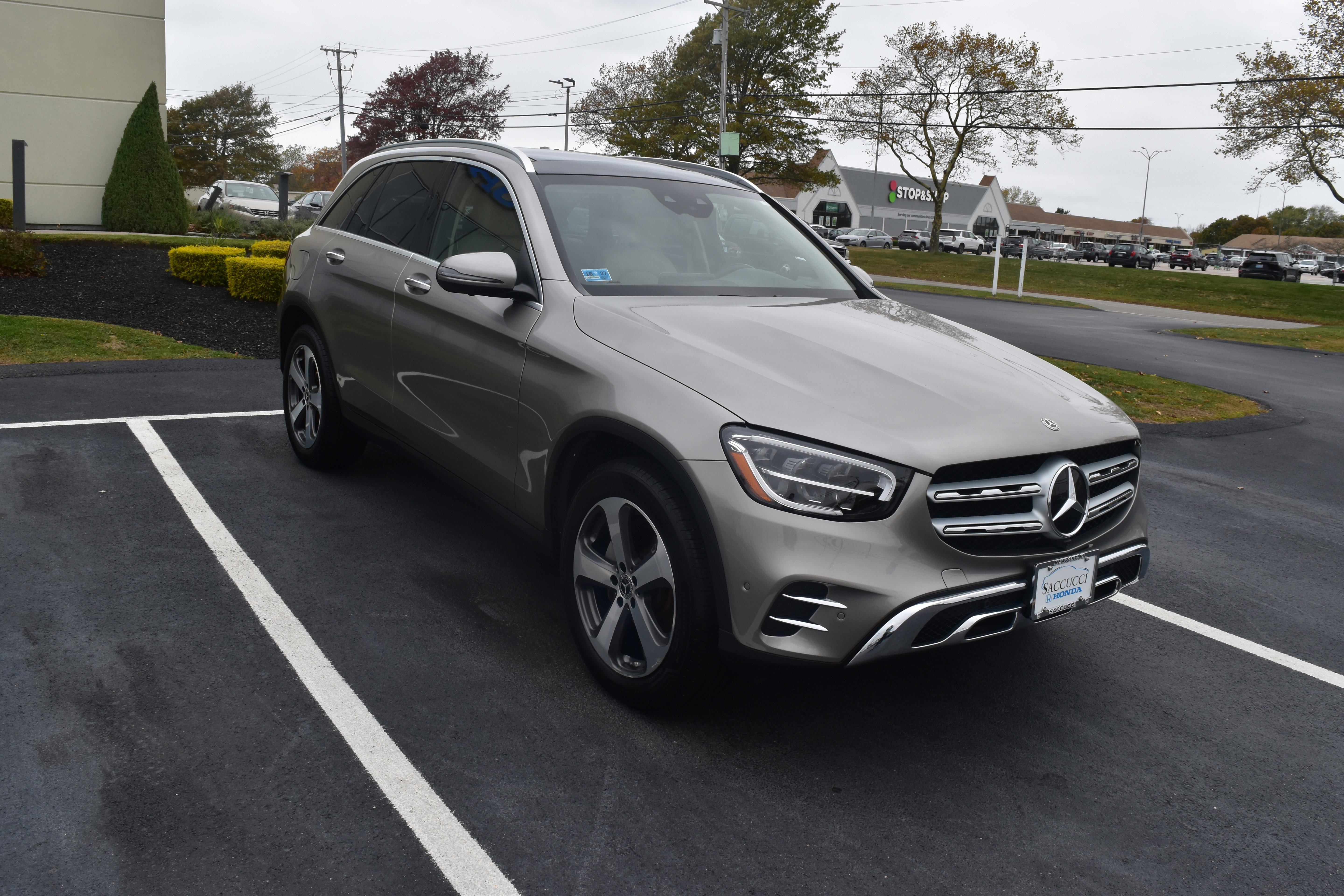 Used 2021 Mercedes-Benz GLC 300 4MATIC image 2