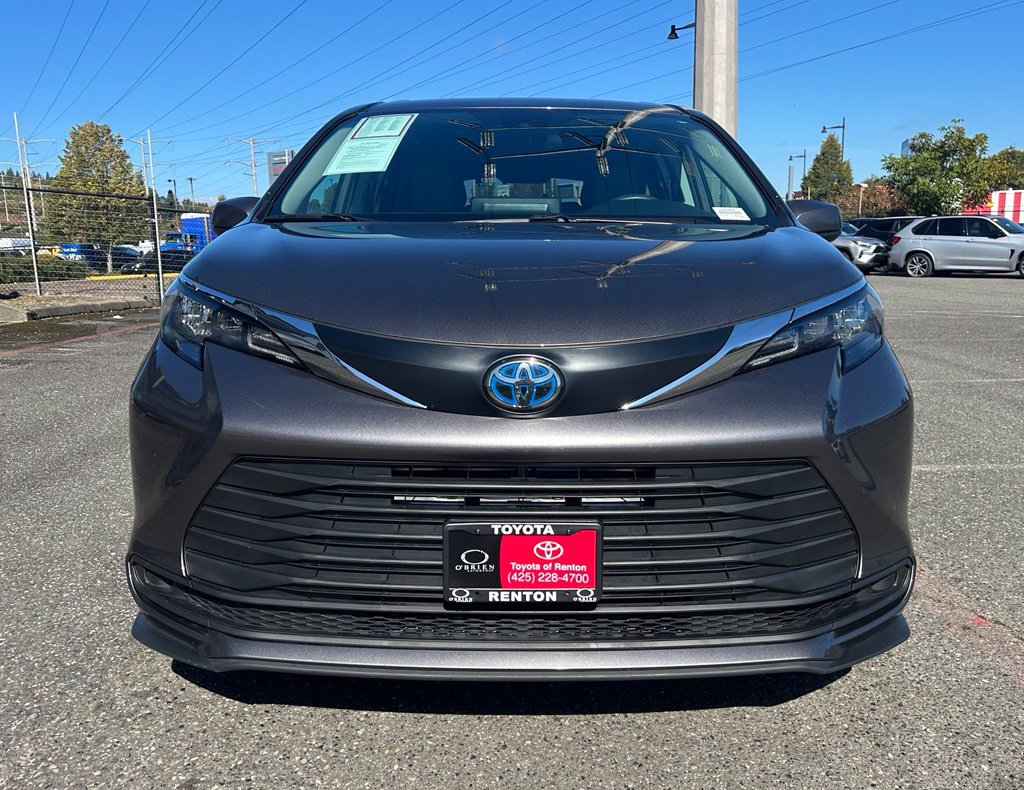 Certified 2024 Toyota Sienna LE AWD/4WD image 2
