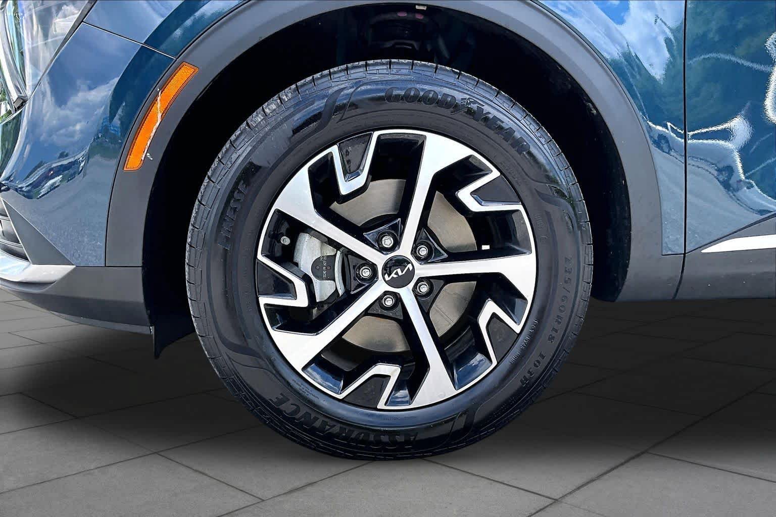 Used 2023 Kia Sportage EX AWD/4WD image 11