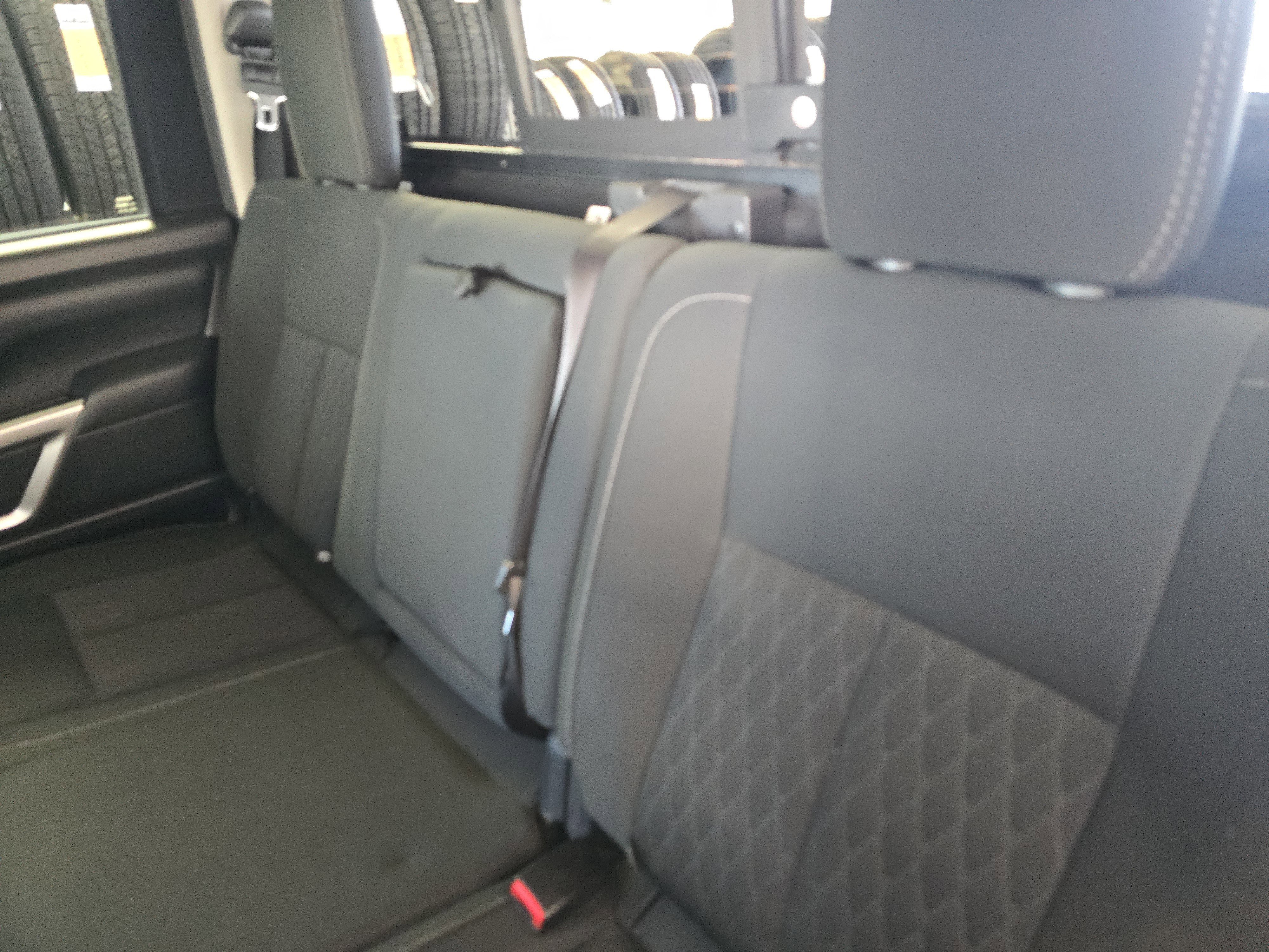 Used 2017 Nissan Titan SV image 25