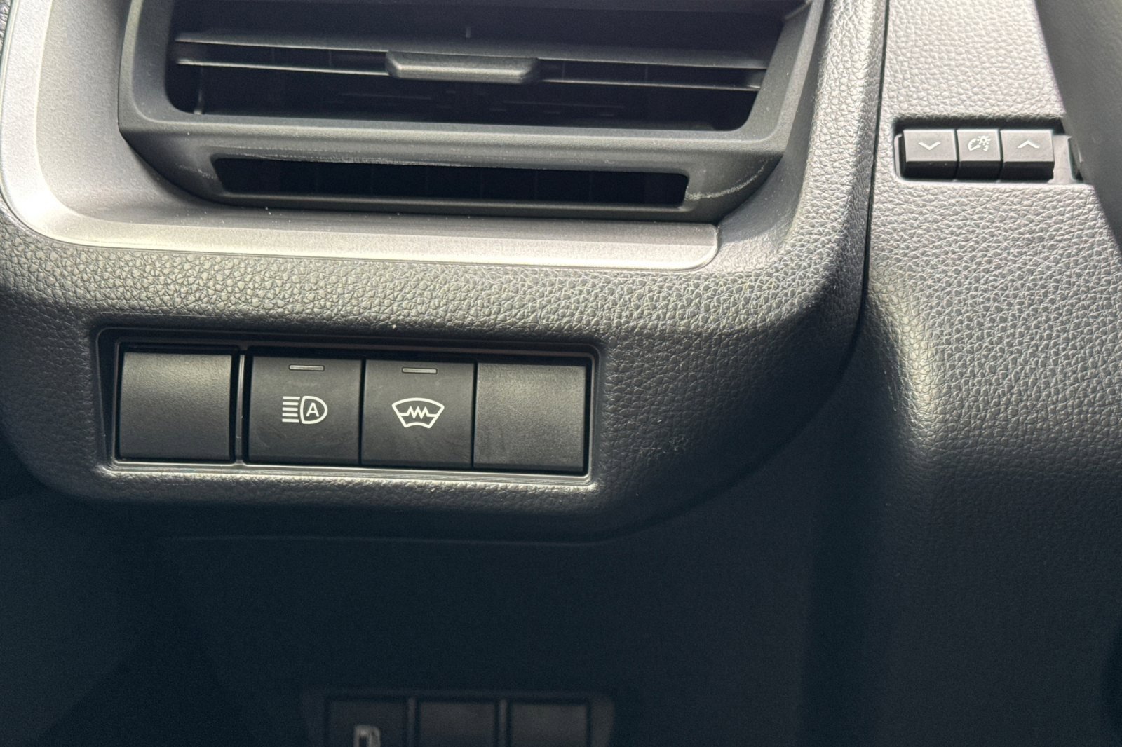 Used 2024 Toyota Prius LE image 32