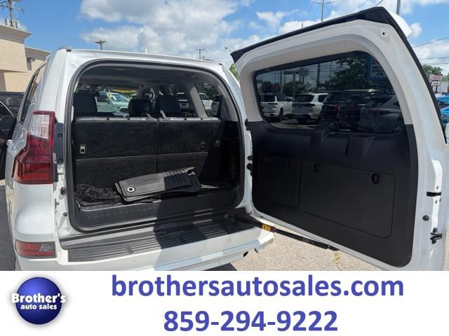 Used 2017 Lexus GX 460 Luxury AWD/4WD image 35