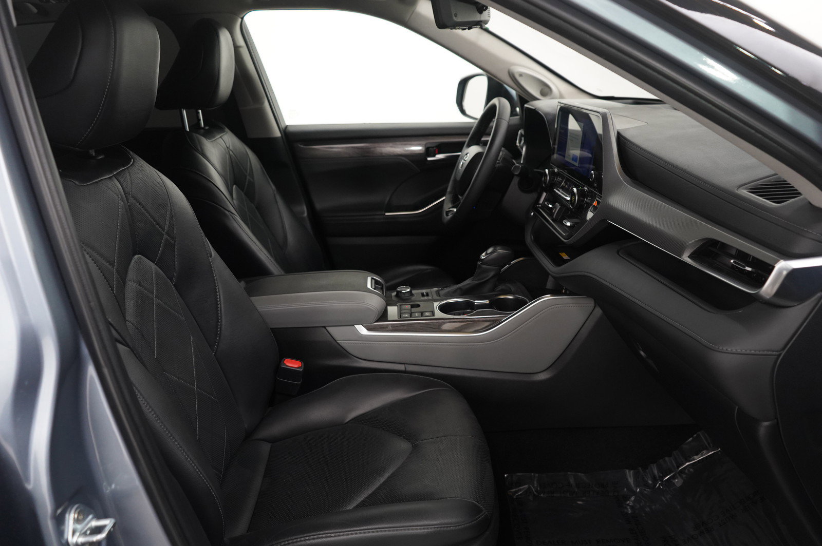 Used 2024 Toyota Highlander Platinum image 10