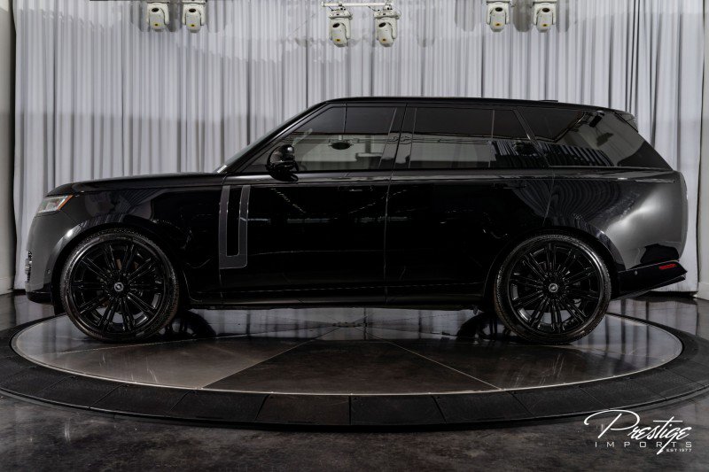 Used 2025 Land Rover Range Rover SE image 10