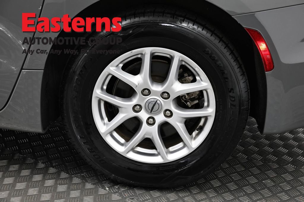 Used 2023 Chrysler Pacifica Touring-L FWD image 34