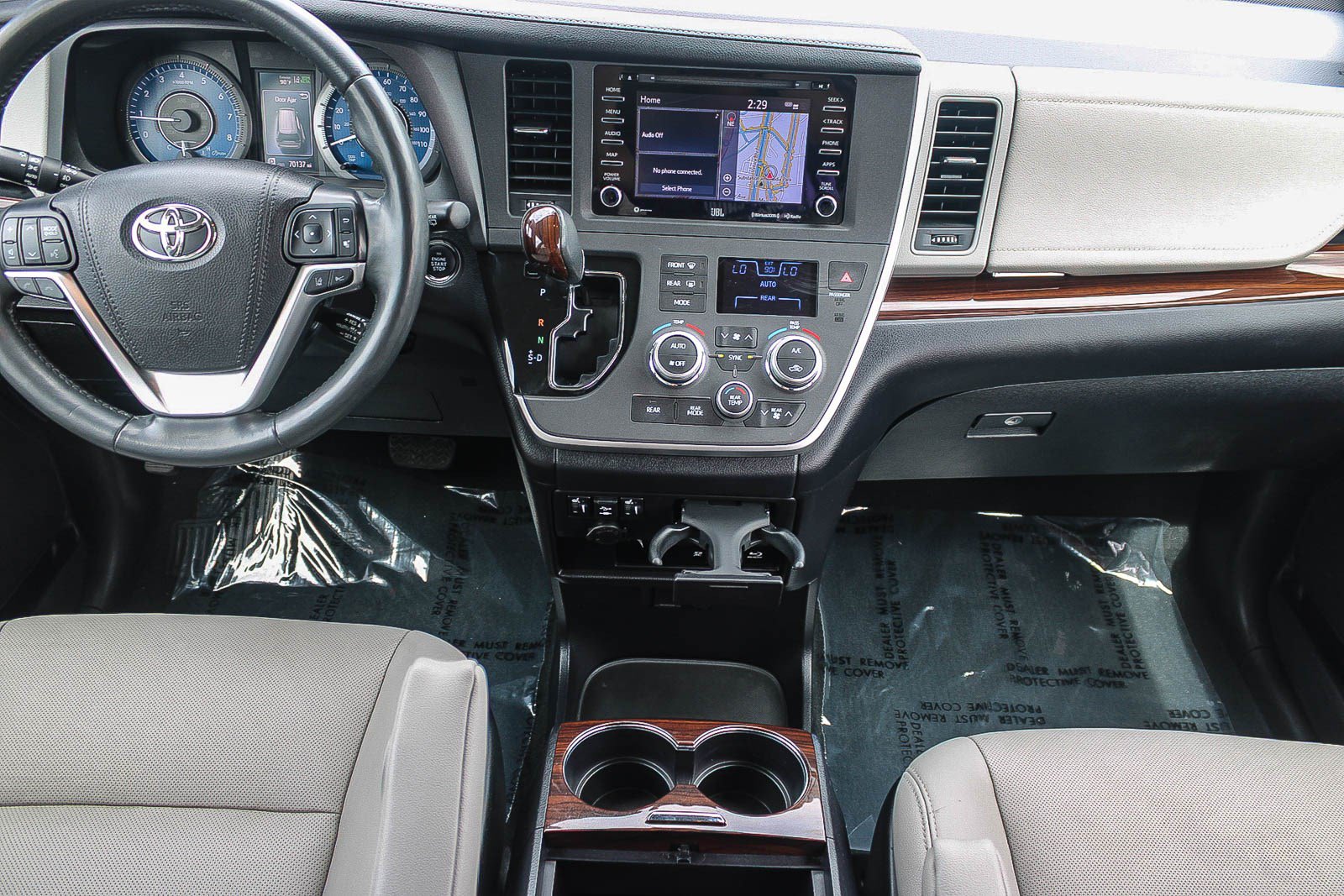 Used 2020 Toyota Sienna Limited Premium w/ Carpet Mat Package FWD image 13