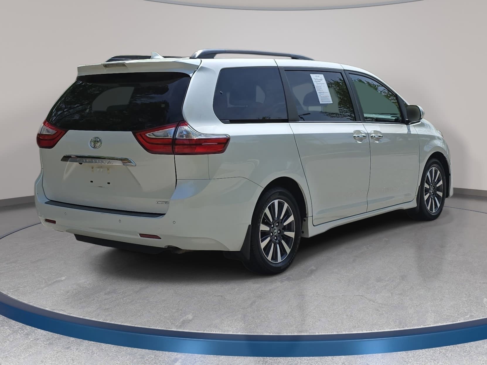 Used 2018 Toyota Sienna Limited image 5