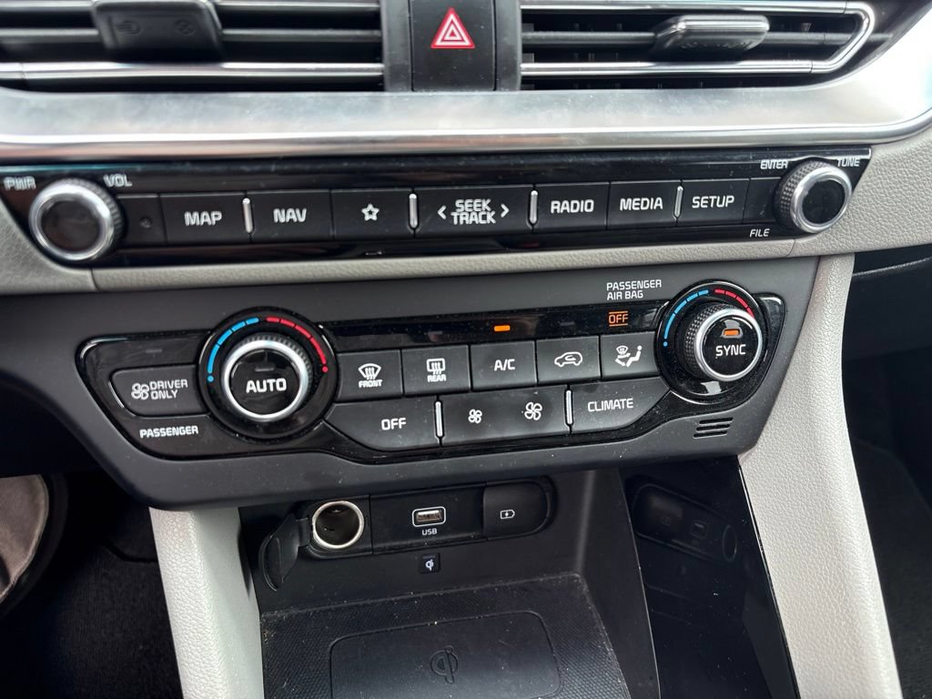 Certified 2022 Kia Niro Touring Special Edition FWD image 18
