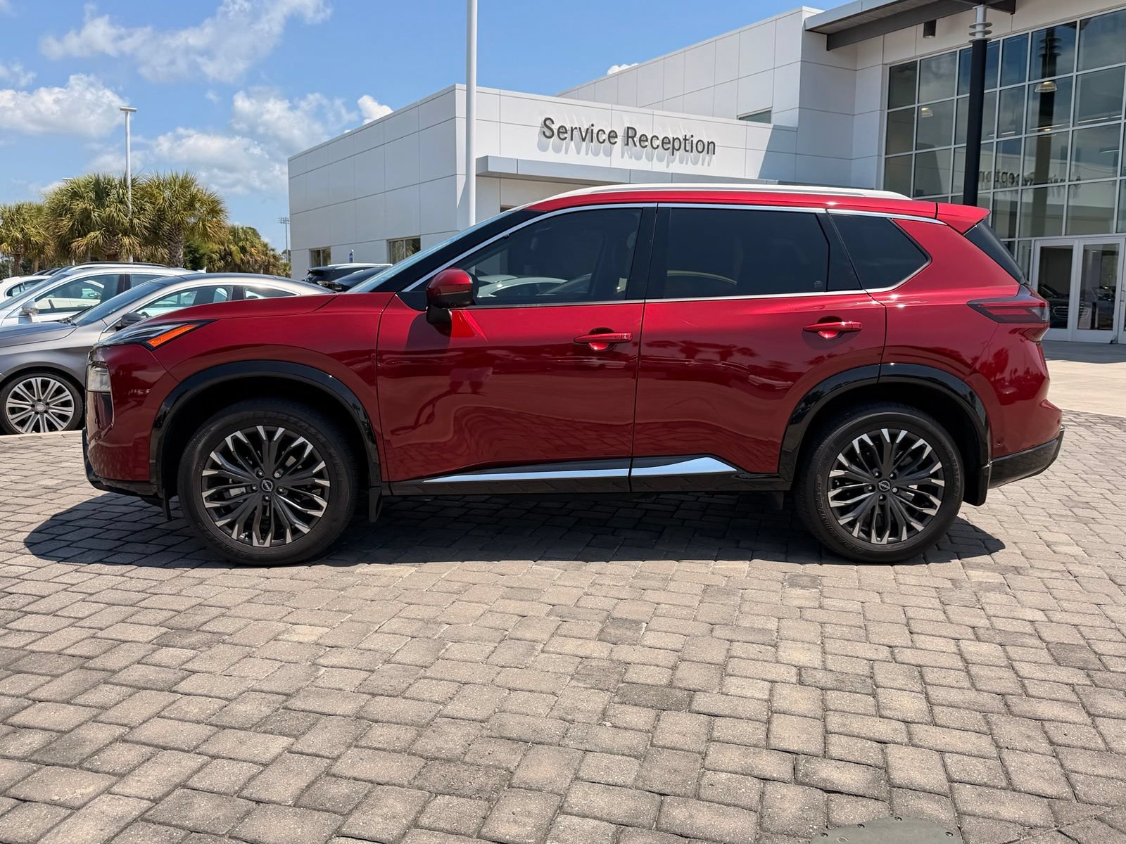 Used 2024 Nissan Rogue Platinum w/ Platinum Premium Package FWD image 12
