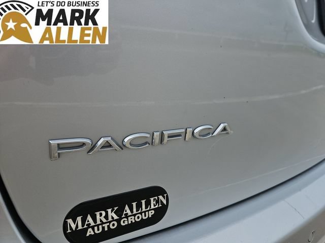 Used 2024 Chrysler Pacifica Touring-L FWD image 32