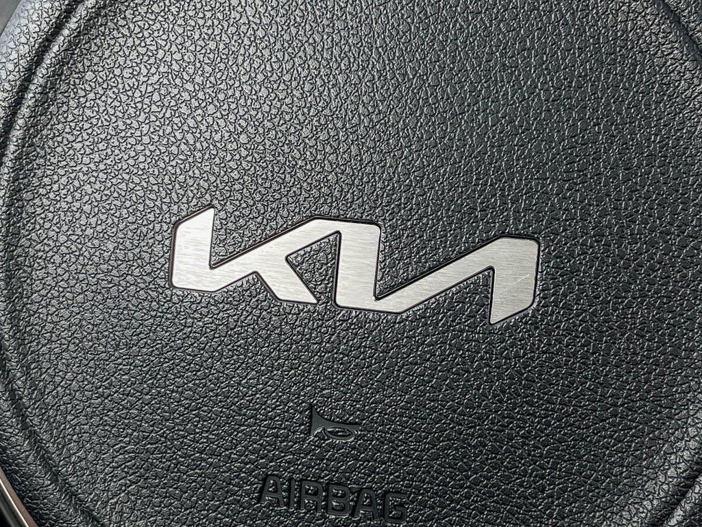 Used 2022 Kia Niro EX Premium image 36