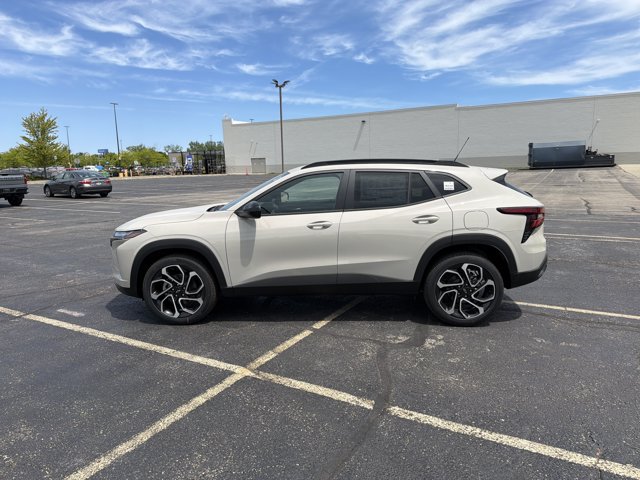 New 2026 Chevrolet Trax RS w/ Sunroof Package FWD image 8