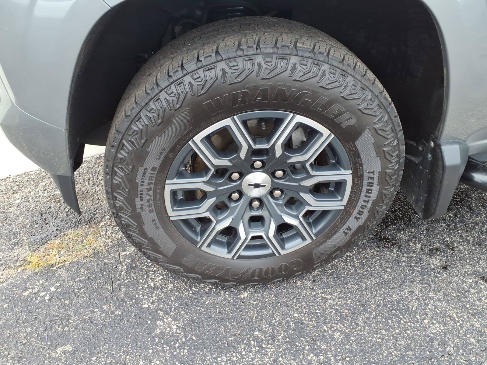 Used 2025 Chevrolet Colorado Z71 AWD/4WD image 8