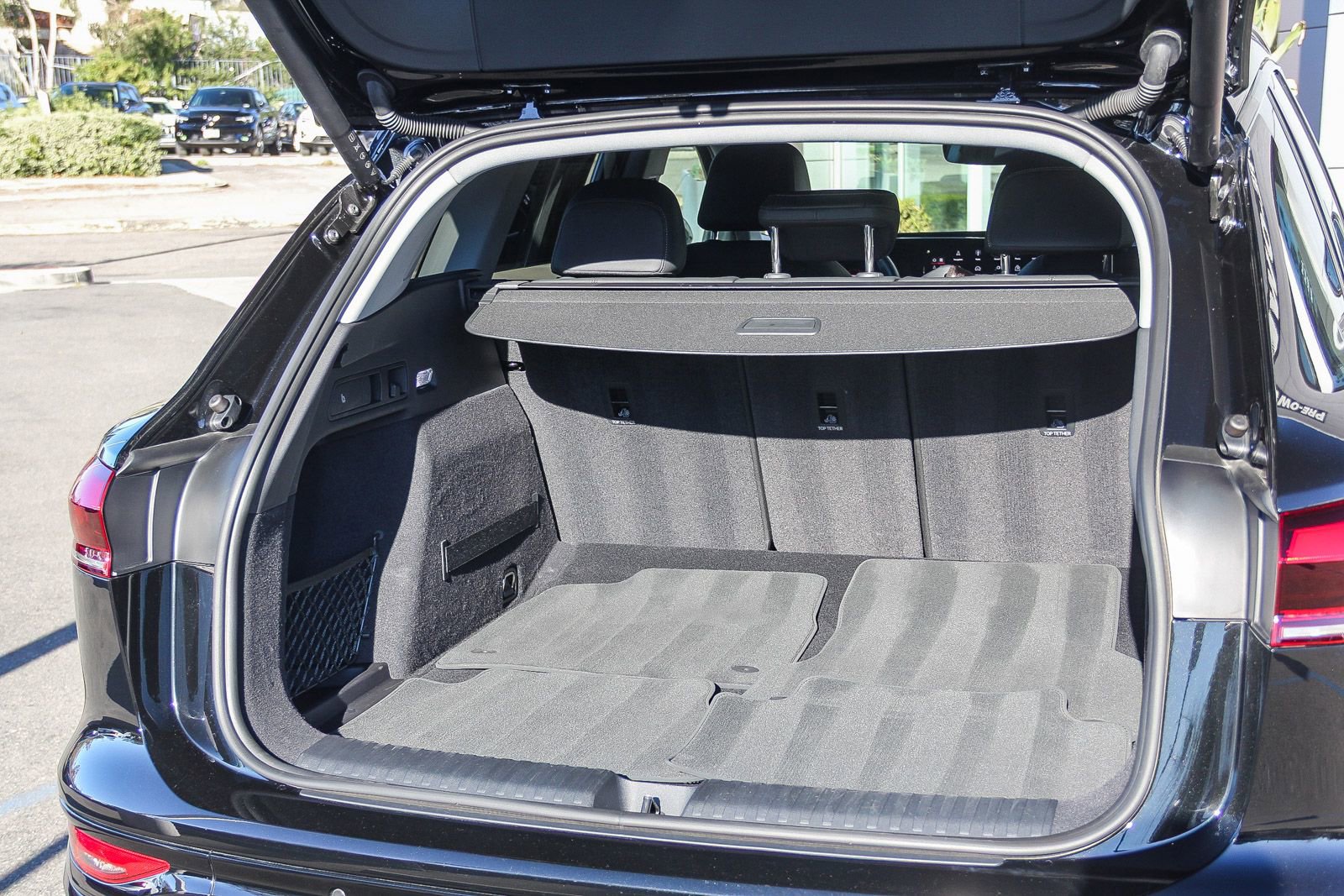 Certified 2025 Audi Q6 e-tron Premium w/ Convenience Package image 24