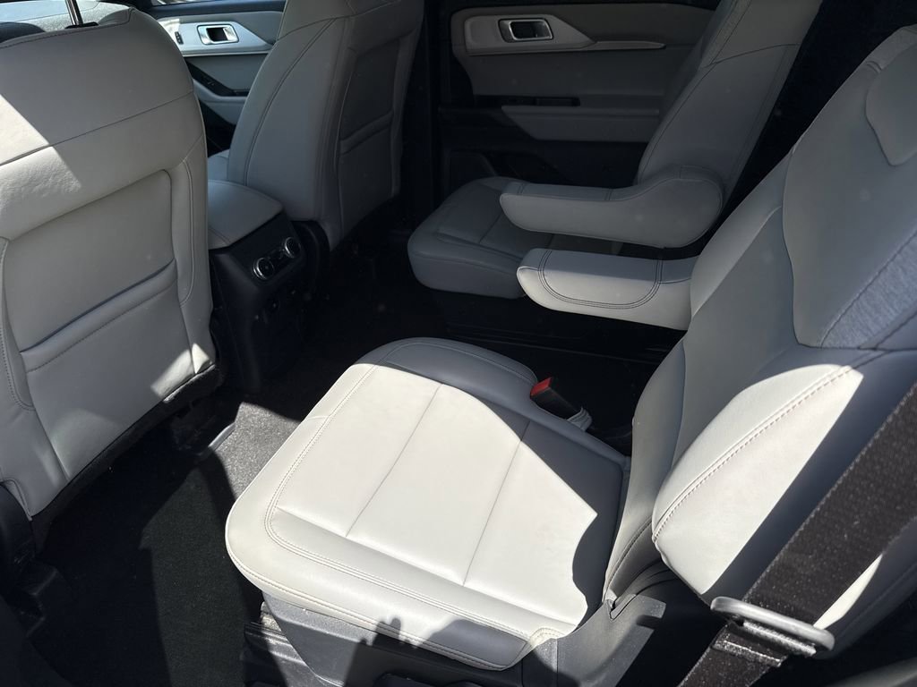 Used 2025 Ford Explorer Active w/ Active Comfort Package AWD/4WD image 12