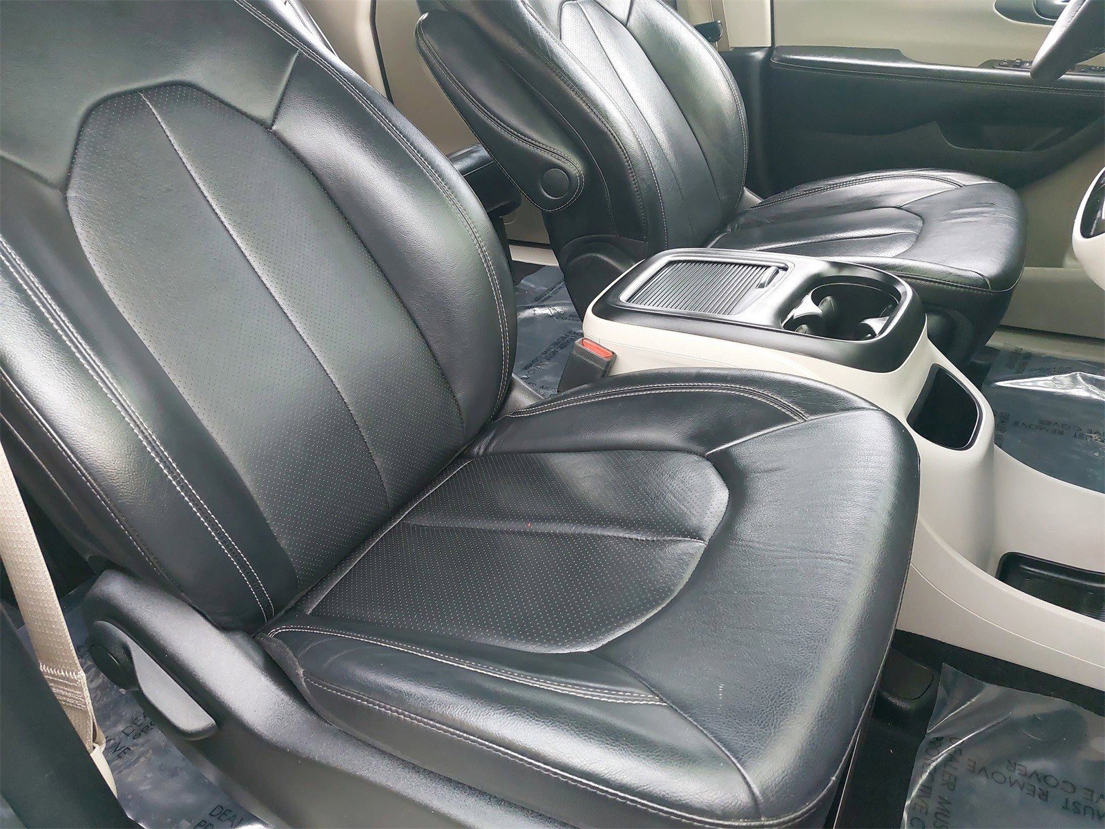 Used 2022 Chrysler Pacifica Touring-L image 10