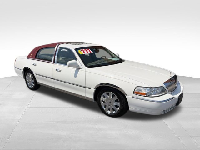 Used 2004 Lincoln Town Car Ultimate RWD image 23