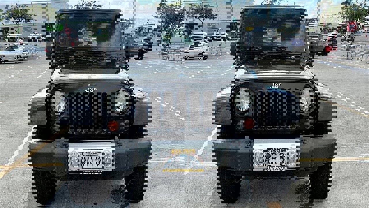 Used 2013 Jeep Wrangler Unlimited Sahara image 4