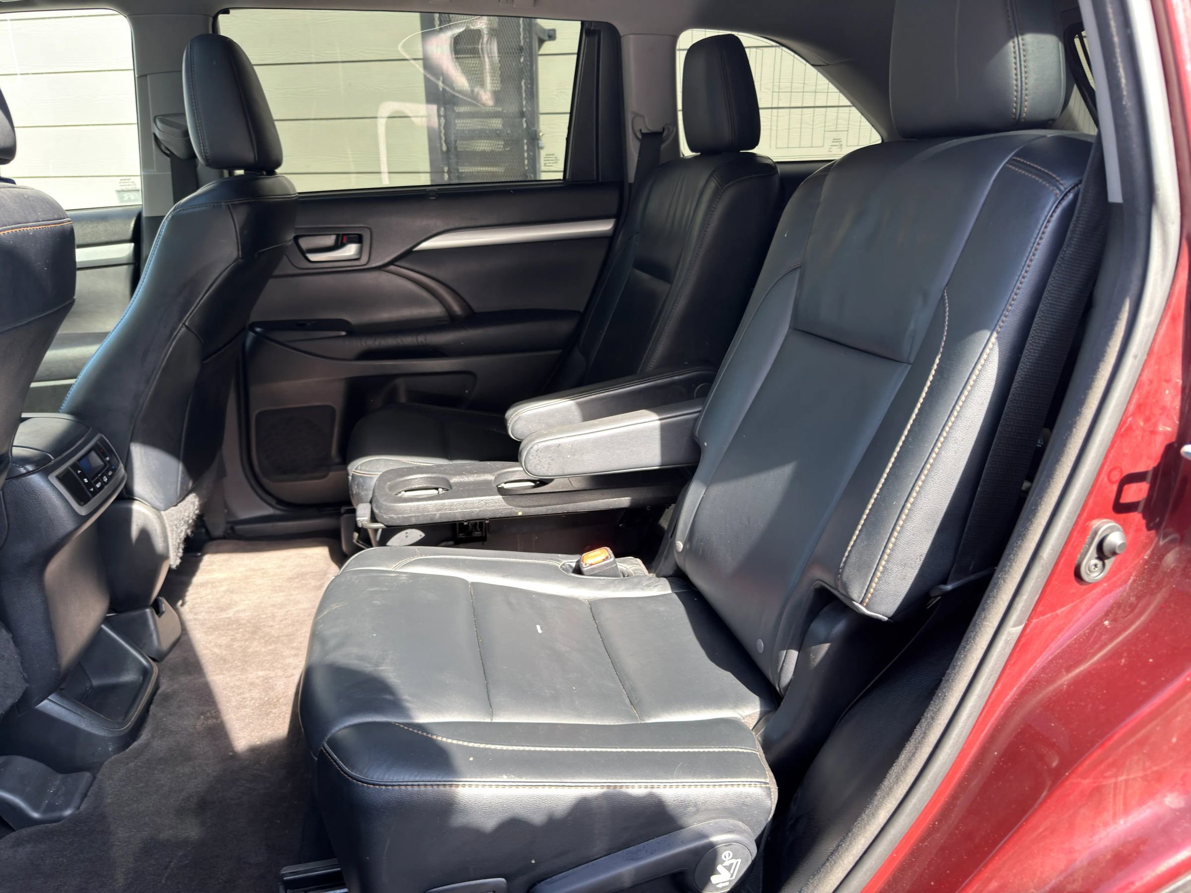 Used 2016 Toyota Highlander XLE image 18