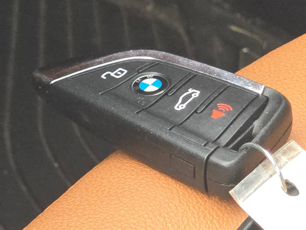 Used 2021 BMW 330i xDrive Sedan w/ M Sport Package AWD/4WD image 38