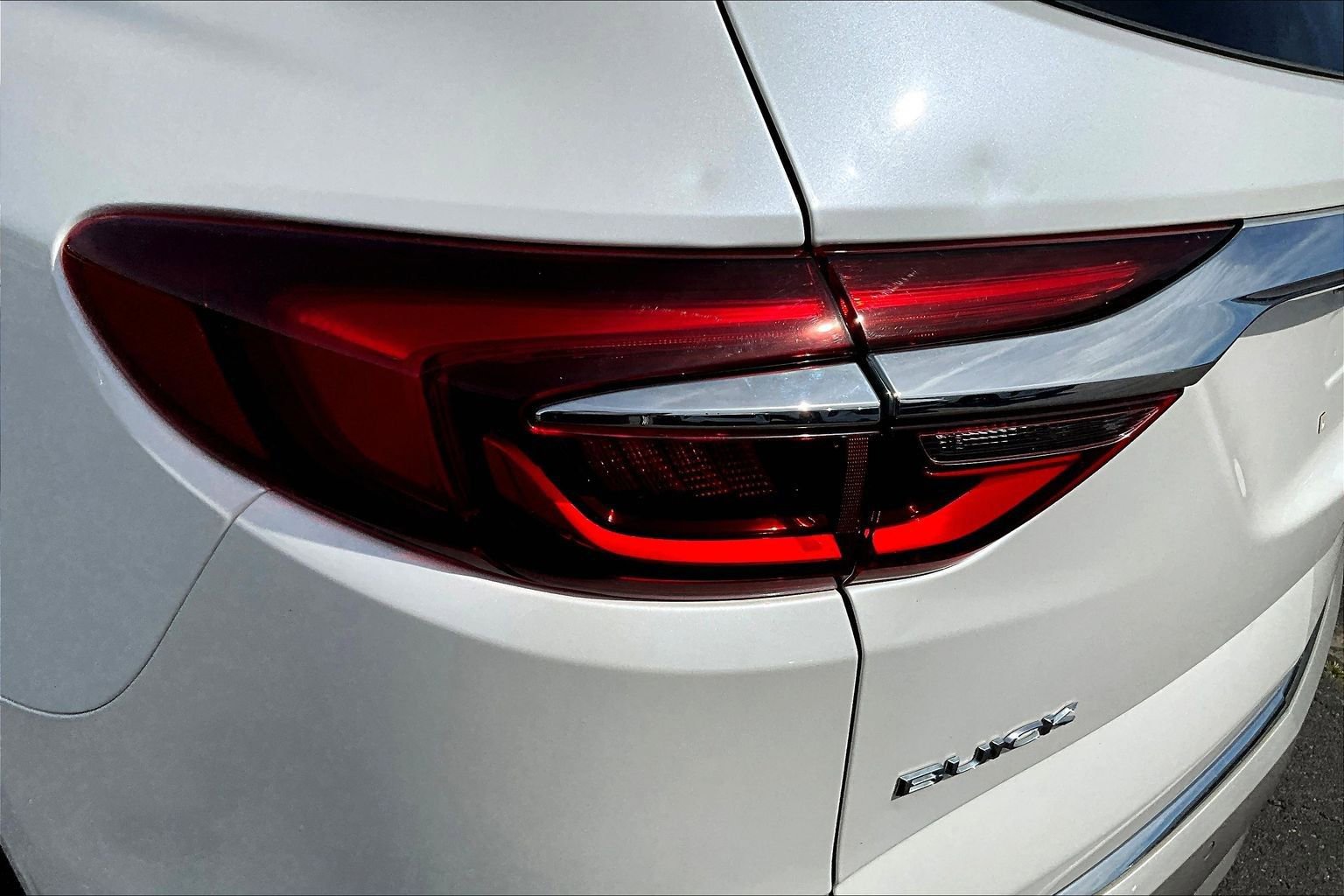 Used 2018 Buick Enclave Avenir w/ Avenir Technology Package image 33