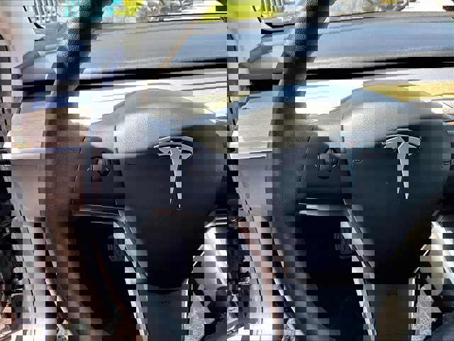 Used 2020 Tesla Model 3 Standard Range Plus image 18