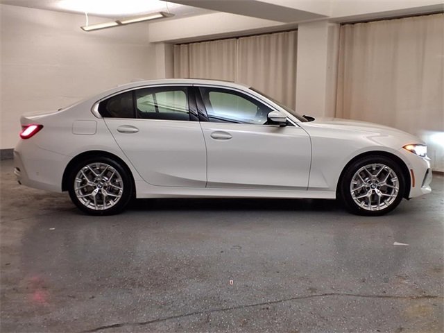Used 2025 BMW 330i xDrive 330i xDrive w/ Premium Package image 4