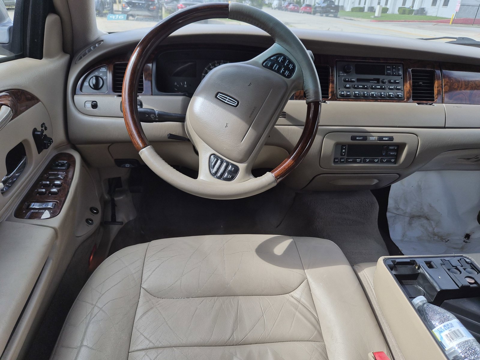 Used 2001 Lincoln Town Car Signature RWD image 7