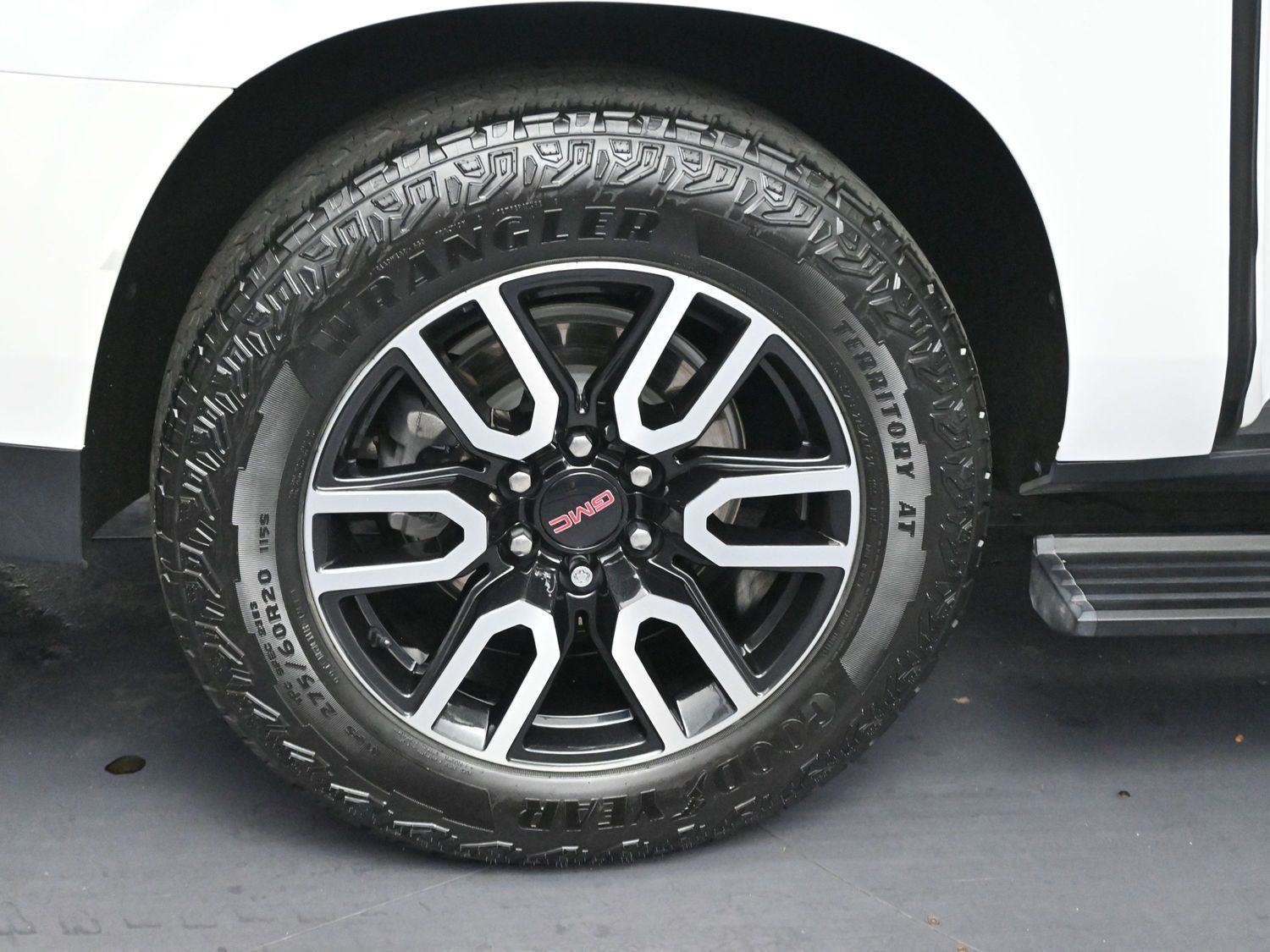 Used 2023 GMC Yukon XL AT4 w/ AT4 Premium Plus Package AWD/4WD image 40