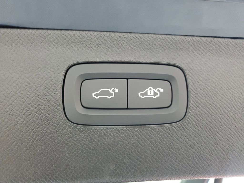 Certified 2025 Volvo XC90 B6 Core w/ Climate Package image 12