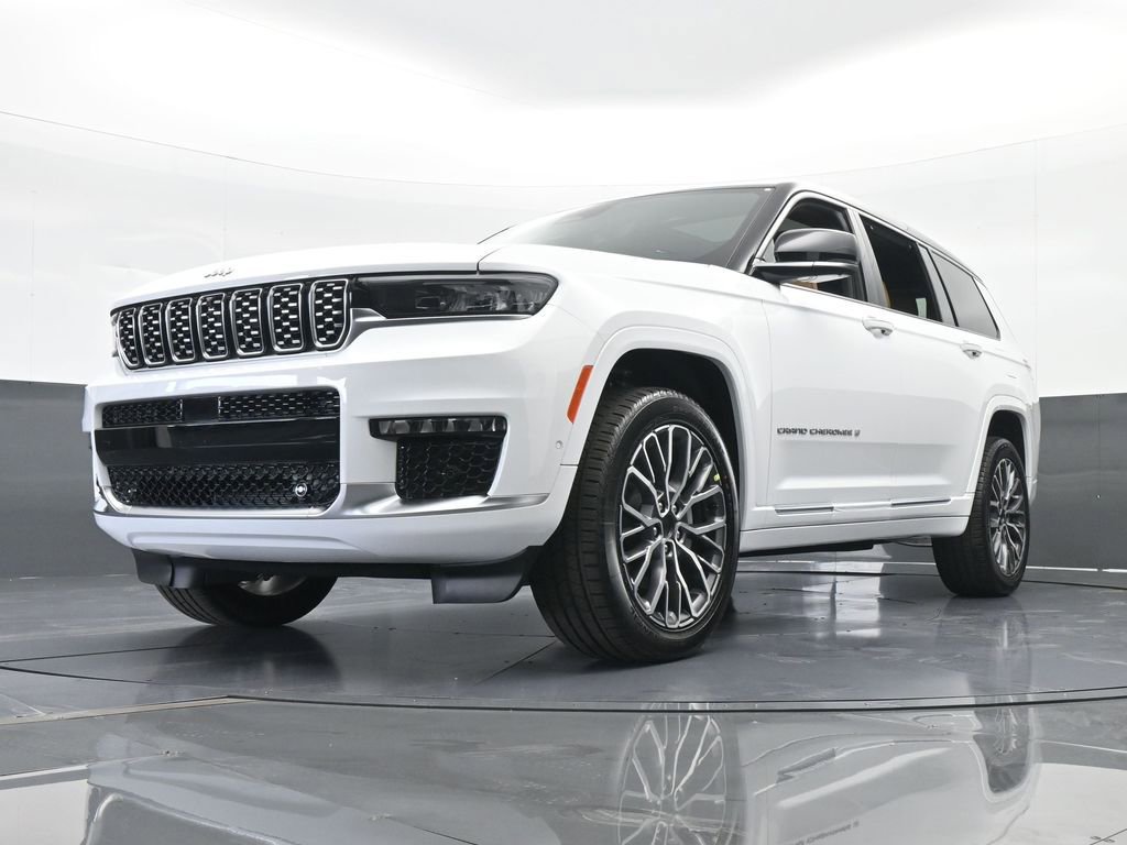 Used 2025 Jeep Grand Cherokee L Summit w/ Luxury Tech Group V image 52