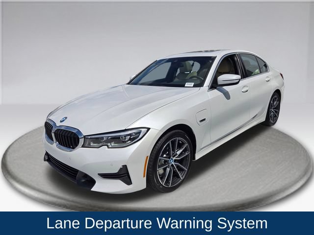 Used 2022 BMW 330e w/ Driving Assistance Package RWD image 15